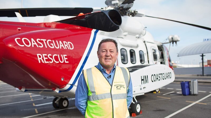 Mejdi Othmanhi übernimmt die Verantwortung für den nagelneuen Heli. – Bild: N24 Doku