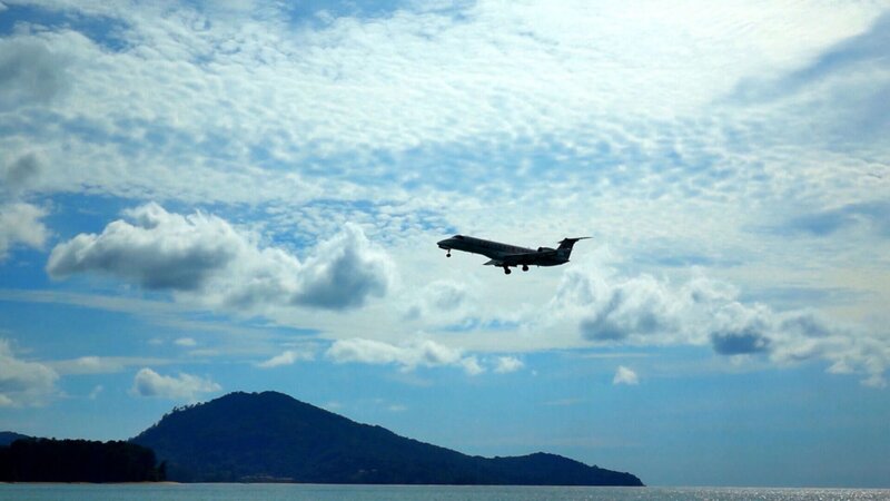 Flugzeug am Himmel – Bild: HISTORY /​ A+E Networks