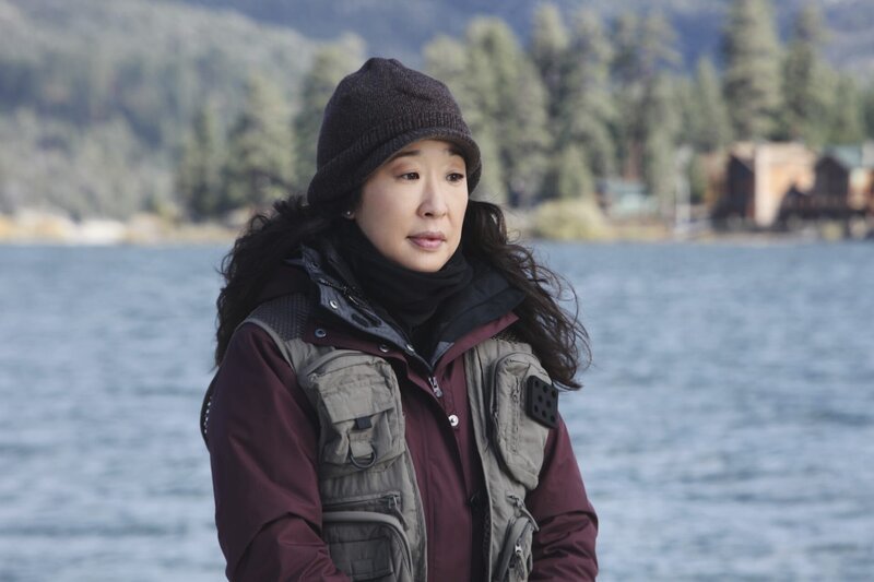 Obwohl Meredith dagegen ist, nimmt Derek Cristina (Sandra Oh) mit auf einen Angelausflug, weil er sich Sorgen um sie macht … – Bild: American Broadcasting Companies, Inc. /​ Danny Feld