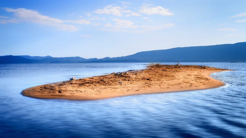 an island – Bild: 2015 nomadFra/​Shutterstock