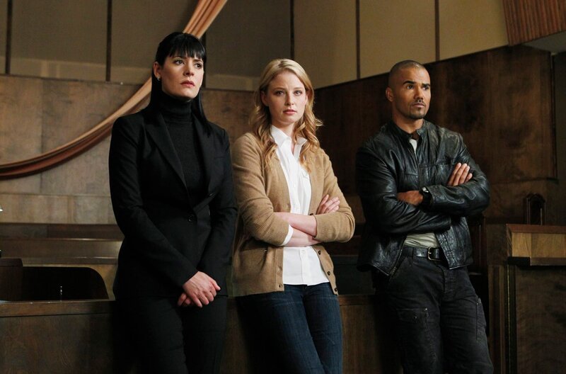 Als in einem bewachten Wohnviertel in New Mexico mehrere Frauen in ihren Häusern ermordet wurden, beginnen Prentiss (Paget Brewster, l.) und Morgan (Shemar Moore, r.) mit Hilfe von Agent Ashley Seaver (Rachel Nichols, M.) mit den Ermittlungen … – Bild: 13th Street