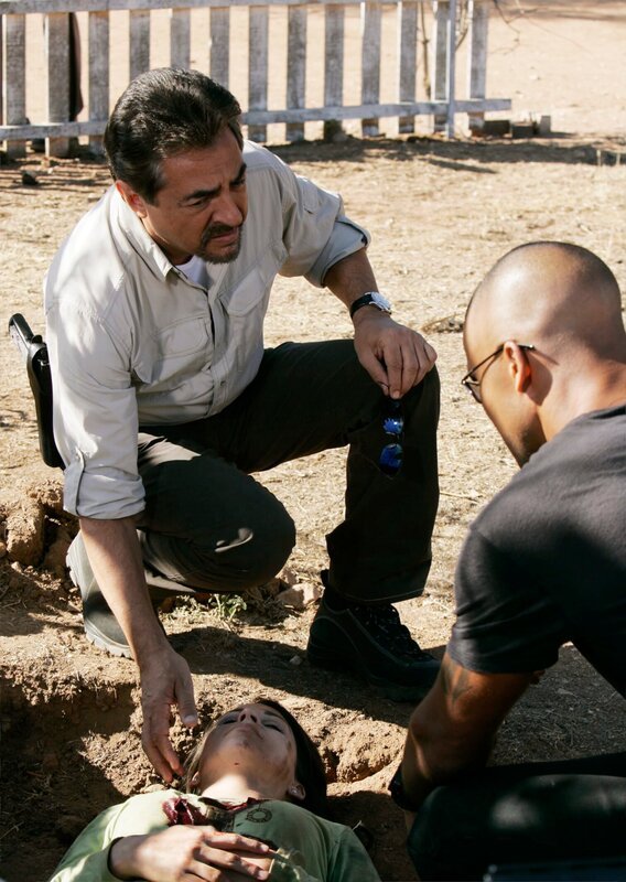 Haben sie den Wettlauf mit der Zeit verloren?: Rossi (Joe Mantegna, l.) und Morgan (Shemar Moore, r.) – Bild: 13th Street