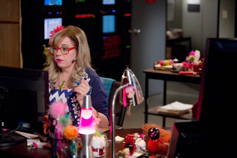 Als ein Heckenschütze in einem Einkaufszentrum in Dallas, Texas, sechs Menschen tötet, wird das Team um Penelope (Kirsten Vangsness) mit dem Fall beauftragt … – Bild: 13th Street