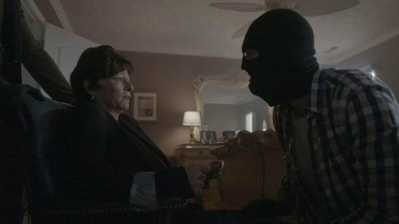 Upset woman facing masked man. – Bild: Investigation Discovery /​ Discovery Communications