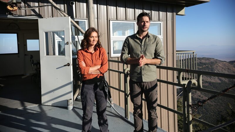Jessica Chobot and Phil Torres at the Langmuir Laboratory. – Bild: Diego Contreras /​ Discovery Channel /​ Discovery Communications, LLC