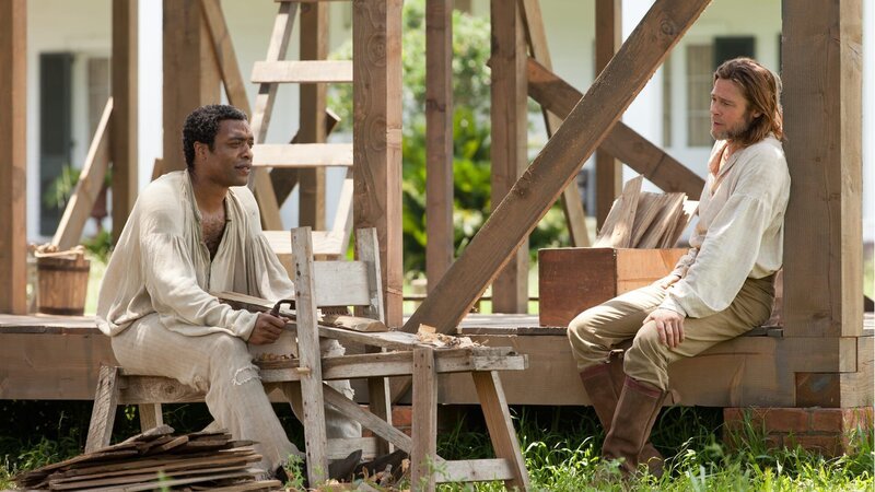 Solomon (Chiwetel Ejiofor) und Samuel (Brad Pitt) – Bild: RTL Zwei Solomon (Chiwetel Ejiofor) und Samuel (Brad Pitt) – Bild: RTL Zwei