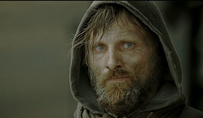 Der Mann (Viggo Mortensen) weiß, dass er nicht immer für seinen jungen Sohn da sein kann, doch er versucht alles, um solange es geht für ihr Überleben zu sorgen und ihn vor dem Schlimmsten zu bewahren. – Bild: Macall Polay Der Mann (Viggo Mortensen) weiß, dass er nicht immer für seinen jungen Sohn da sein kann, doch er versucht alles, um solange es geht für ihr Überleben zu sorgen und ihn vor dem Schlimmsten zu bewahren. – Bild: Macall Polay