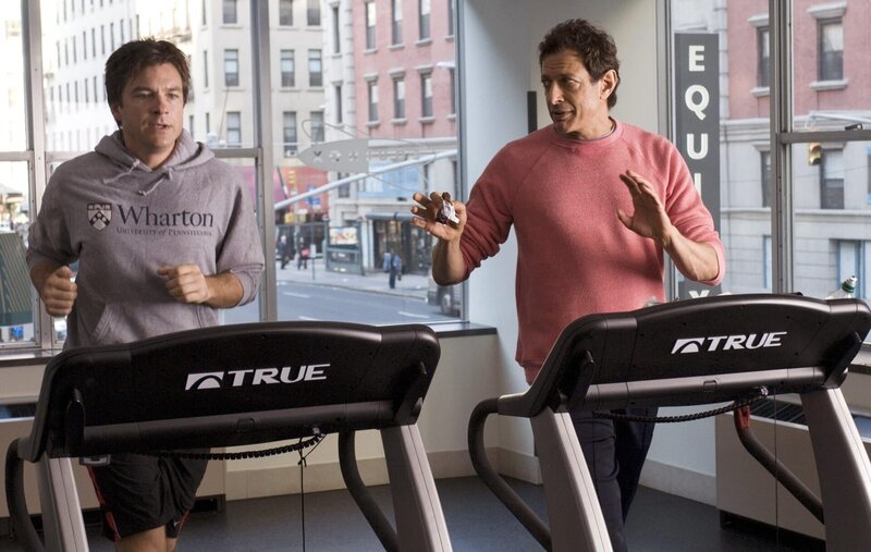 Umständlich verliebt – Bild: PLURIMEDIA (Baster Productions, LLC /​ Macall Polay)