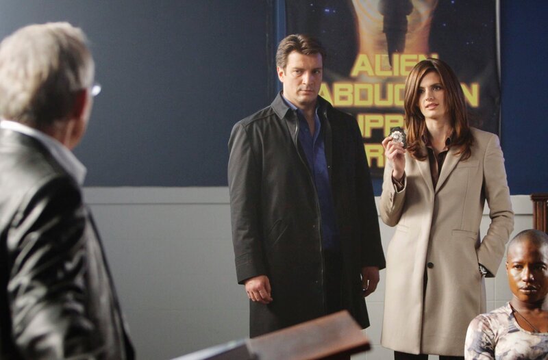 l-r: Benny Stryker(Lance Henriksen), Richard Castle(Nathan Fillion), Kate Beckett(Stana Katic) – Bild: Universal TV