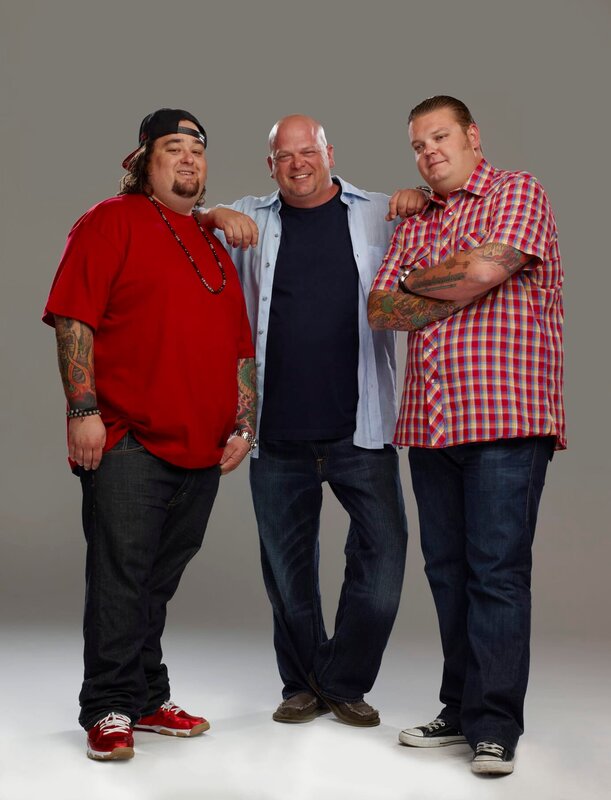 L-R: Austin ‚Chumlee‘ Russell, Rick Harrison und Corey Harrison – Bild: HISTORY