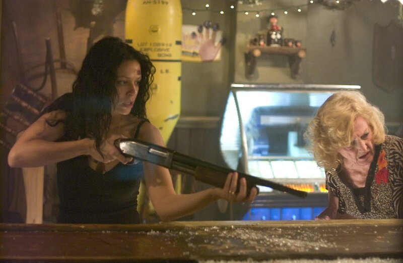 Heroine (Navi Rawat, l.); Grandma (Eileen Ryan, r.) – Bild: 2006 The Weinstein Company, LLC. / Eric McCandless Lizenzbild frei Heroine (Navi Rawat, l.); Grandma (Eileen Ryan, r.) – Bild: 2006 The Weinstein Company, LLC. / Eric McCandless Lizenzbild frei