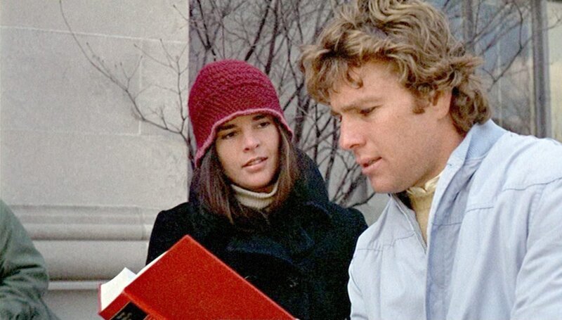 Jennifer (Ali MacGraw) und Oliver (Ryan O’Neal) – Bild: PLURIMEDIA (Paramount Pictures) Jennifer (Ali MacGraw) und Oliver (Ryan O’Neal) – Bild: PLURIMEDIA (Paramount Pictures)