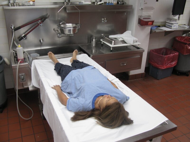 (4. Staffel) – Dr. Jan Garavaglia, eine der renommiertesten Pathologinnen in den USA, gibt einen Einblick in ihre Arbeit und erklärt, wie sie zusammen mit ihrem Team bei der Lösung komplizierter Mordfälle hilft und medizinische Absonderlichkeiten aufklärt. – Bild: ATLAS MEDIA CORPORATION