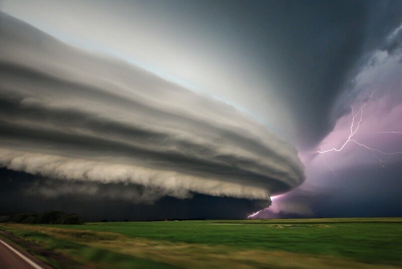 Sturm zieht über Land. – Bild: RTL /​ Chad Cowan /​ Getty Images /​ 500px Prime /​ Wirbelstürme