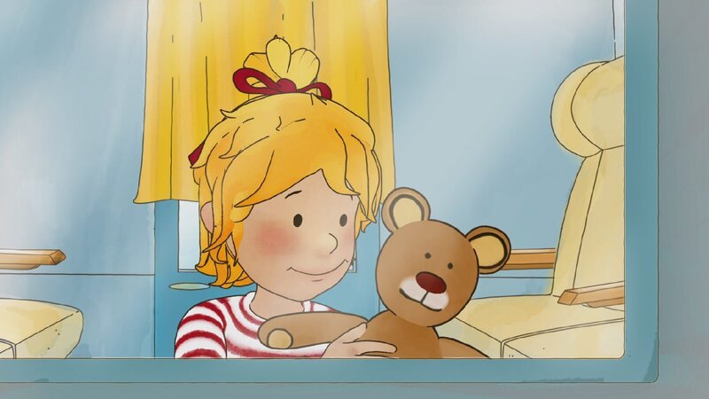 Conni fliegt über den Wolken. Mit Teddy im Arm beobachtet Conni, wie die Häuser unter ihr kleiner und kleiner werden. – Bild: ZDF und Henning Windelband
