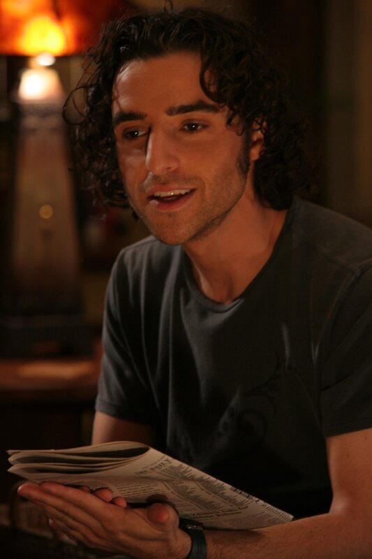 Charlie (David Krumholtz) greift Don bei seinem aktuellem Fall mathematisch unter die Arme … – Bild: Paramount Network Television Lizenzbild frei