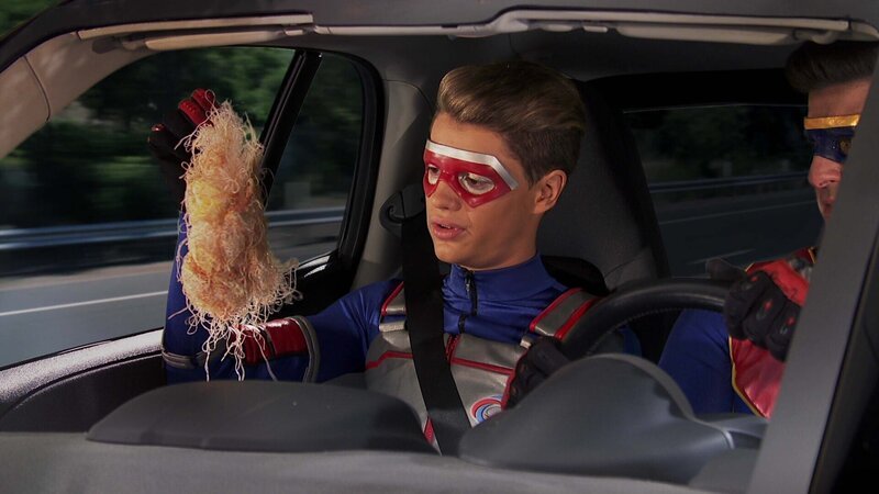 L-R: Henry Hart (Jace Norman), Captain Man /​ Ray Manchester (Cooper Barnes) – Bild: ViacomCBS