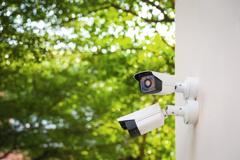 Outdoor waterproof ip security surveillance video camera. – Bild: Shutterstock /​ Shutterstock /​ Copyright (c) 2019 Titikul_B/​Shutterstock. No use without permission.