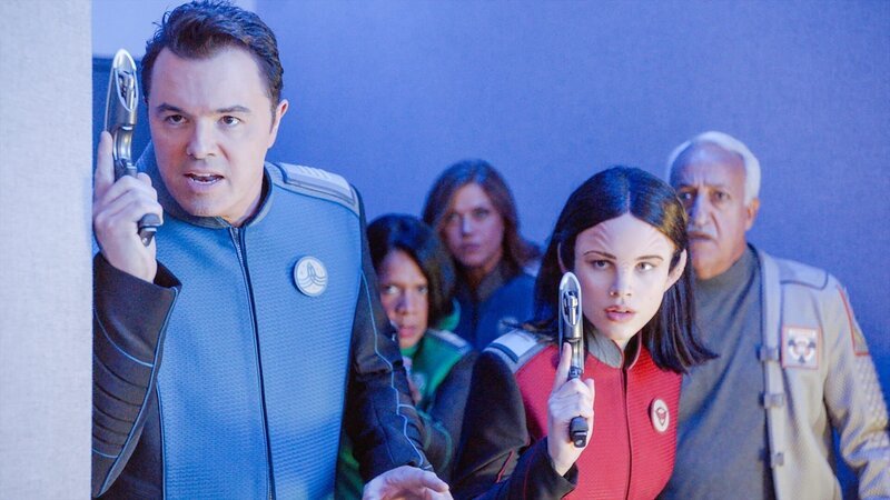 (v.li.): Seth MacFarlane (Capt. Ed Mercer), Penny Johnson Jerald (Dr. Claire Finn), Adrianne Palicki (Cmdr. Kelly Grayson), Halston Sage (Lt. Alara Kitan), Brian George (Dr. Aronov). – Bild: ORF/​PRO7/​© 2017 Fox