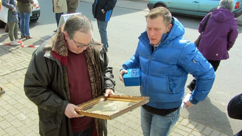Trödelexperte Otto Schulte (re.) mit Jörn – Bild: RTL II