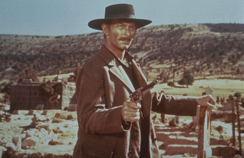 Um in den Besitz des geraubten Geldes zu gelangen, ist Setenza (Lee Van Cleef) wirklich jedes Mittel recht … – Bild: 1966 Sony Pictures Televsion. All Rights Reserved. Lizenzbild frei