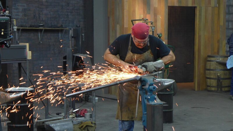 Forged in Fire Season 3 EP The Pata, Forged in Fire_Wettkampf der Schmiede Staffel3 EP Das Pata – Bild: A&E Television Networks Lizenzbild frei