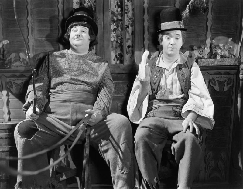 Ollie (Oliver Hardy, l.); Stan (Stan Laurel, r.) – Bild: CCA Lizenzbild frei