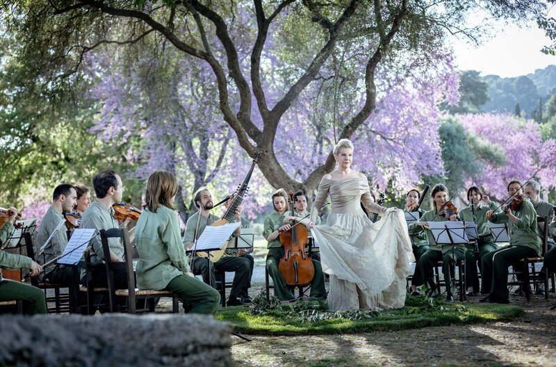 Eden - Joyce DiDonato singt in Olympia – Bild: WHF/​Stephan Talneau /​ Opernstar Joyce DiDonato performt inmitten blühender Haine am historischen Ort Olympia in Griechenland in einem stimmungsvollen Musikfilm.