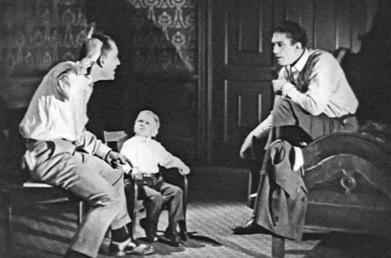 Die unheimlichen Drei – Bild: FPA Classics /​ „?Die unheimlichen Drei?: Bauchredner Echo (Lon Chaney), der Kleinwüchsige Tweedledee (Harry Earles) und Muskelmann Hercules (Victor McLaglen, v.l.)