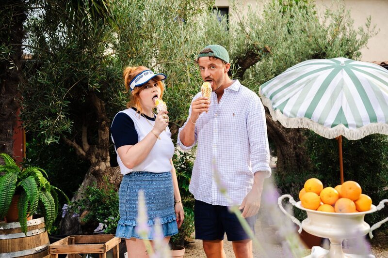 Sophie Passmann und Tommi Schmitt in ihrer ZDFneo-Sendung „Neo Ragazzi“ – Bild: ZDF und Ben Knabe. Sophie Passmann und Tommi Schmitt in ihrer ZDFneo-Sendung „Neo Ragazzi“ – Bild: ZDF und Ben Knabe.