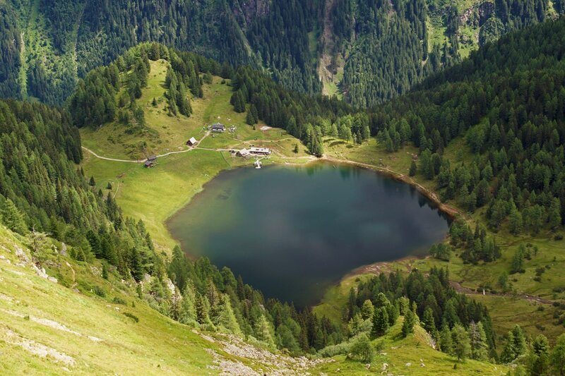 Duisitzkarsee bei Schladming in der Steiermark – Österreich – Bild: Shutterstock /​ Shutterstock /​ Copyright (c) 2016 rorue/​Shutterstock. No use without permission.