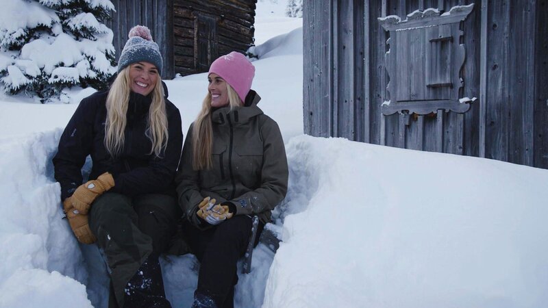 Linda und Anna Meixner wurden praktisch mit Skiern geboren. – Bild: Bergblick
