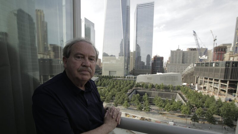 Frank Greening, vor dem neuen Freedom Tower in New York, ist einer der Experten, die in dieser Doku zum 11. September 2001 zu Wort kommen. – Bild: ZDF und Renny Bartlett/Renny Bartlett Frank Greening, vor dem neuen Freedom Tower in New York, ist einer der Experten, die in dieser Doku zum 11. September 2001 zu Wort kommen. – Bild: ZDF und Renny Bartlett/Renny Bartlett