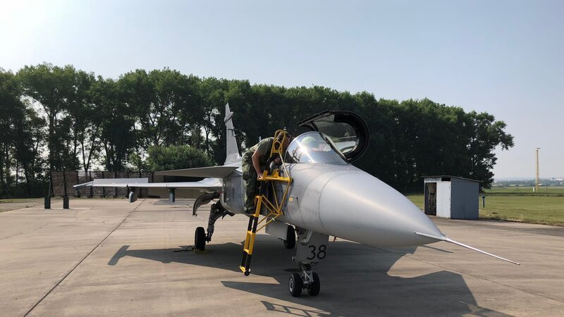 Der schwedische Kampfjet Saab JAS 39 Gripen kann eine Geschwindigkeit von Mach 2 erreichen. – Bild: N24 Doku