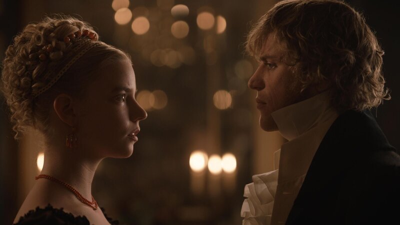 Emma Woodhouse (Anya Taylor-Joy) hat sich Hals über Kopf in ihren Nachbarn Mr. Knightley (Johnny Flynn) verliebt. +++ Die Verwendung des sendungsbezogenen Materials ist nur mit dem Hinweis und Verlinkung auf RTL+ gestattet. +++ – Bild: 2020 Focus Features. ALL RIGHTS RESERVED Emma Woodhouse (Anya Taylor-Joy) hat sich Hals über Kopf in ihren Nachbarn Mr. Knightley (Johnny Flynn) verliebt. +++ Die Verwendung des sendungsbezogenen Materials ist nur mit dem Hinweis und Verlinkung auf RTL+ gestattet. +++ – Bild: 2020 Focus Features. ALL RIGHTS RESERVED