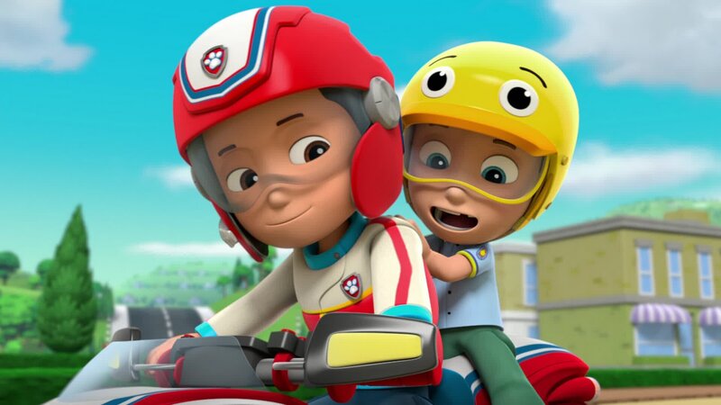 L-R: Ryder, Alex Porter – Bild: ANNÉE Spin Master PAW Productions Inc. All Rights Reserved. Paw Patrol and all related titles, logos and characters are trademarks of Spin Master Ltd. Nickelodeon and all related titles and logos are trademarks of Viacom International  …