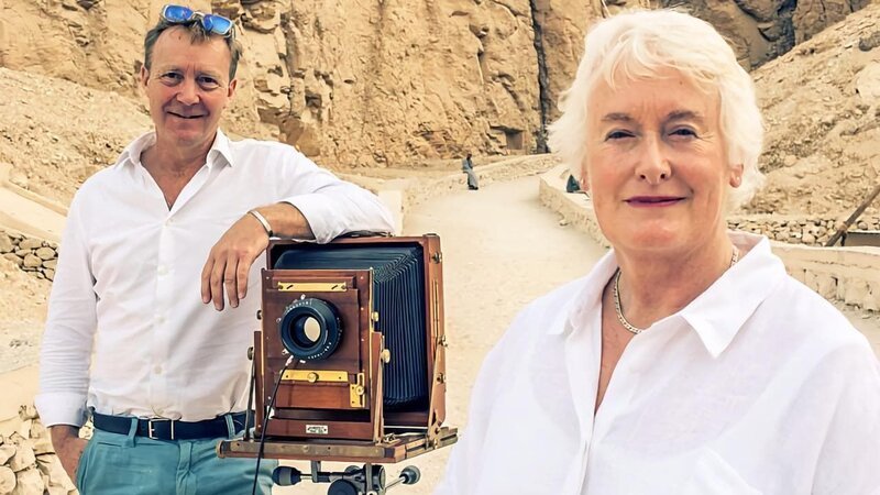 Margaret Mountford travels to Egypt’s Valley of the Kings to discover the story of an unsung hero of British photography – Harry Burton, the man whose images of the Tutankhamun excavation created a global sensation in the 1920s. – Bild: BBC4