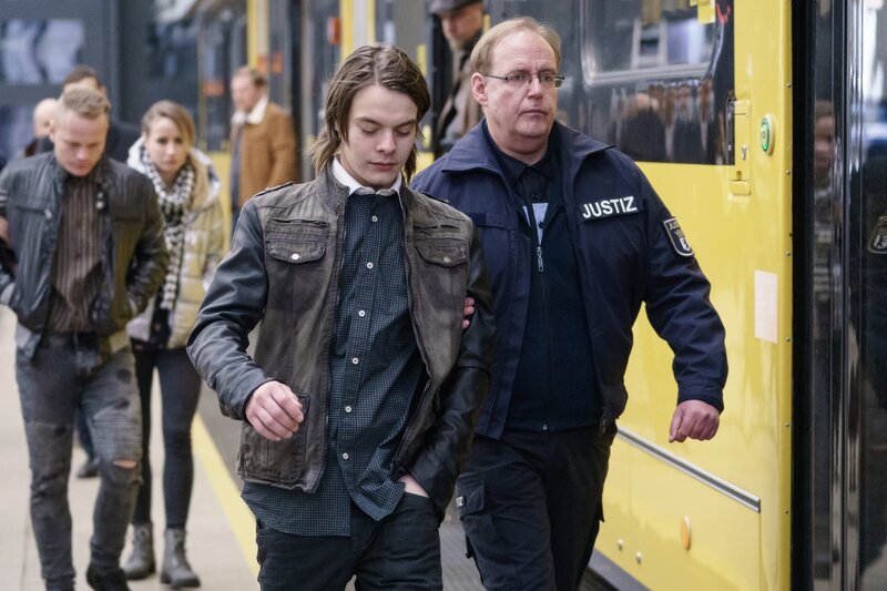 Sat 1 Ein Ganz Normaler Tag Mediathek www.fernsehserien.de