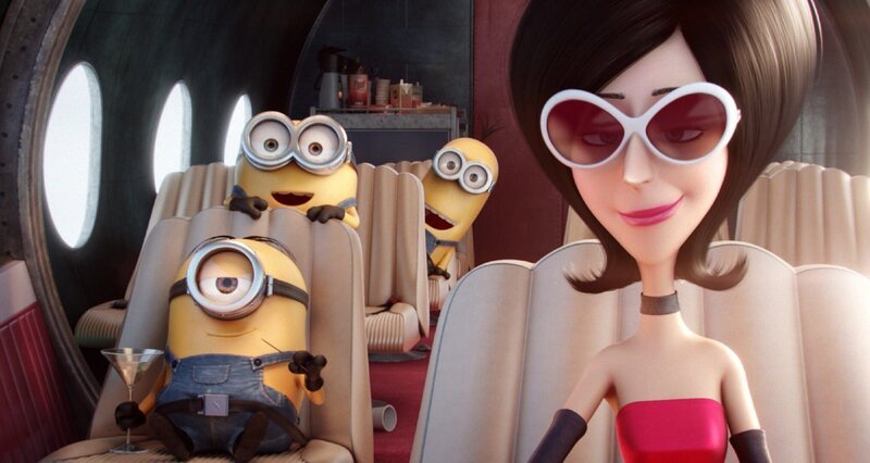 Scarlet Overkill (r.) nimmt die Minions (v.l.) Stuart, Bob und Kevin mit nach London, wo die drei die Krone der Königin stehlen sollen. – Bild: VOX