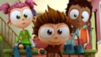 Wer etwas erreichen will, muss sich etwas einfallen lassen, weiß der 12-jährige Angelo (Mi.). So versucht er zusammen mit seinen Freunden Lola (li.) und Sherwood jede Regel clever zu umschiffen. – Bild: Cake Entertainment
