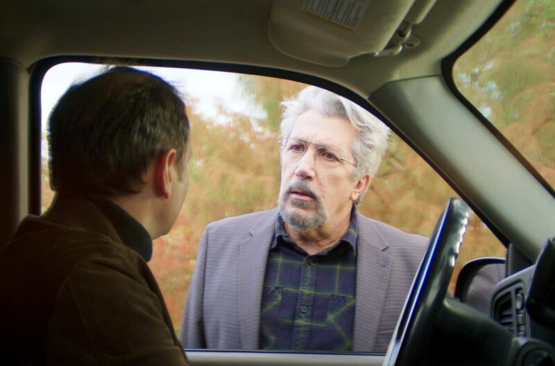 Unglaublich, aber wahr – Bild: Atelier de Production/​Arte France Cinema/​Versus Production /​ Alain (Alain Chabat, re.) erkundigt sich bei seinem Makler Franck Chaise (Stéphane Pezerat, li.) über die Risiken des Zeittunnels.