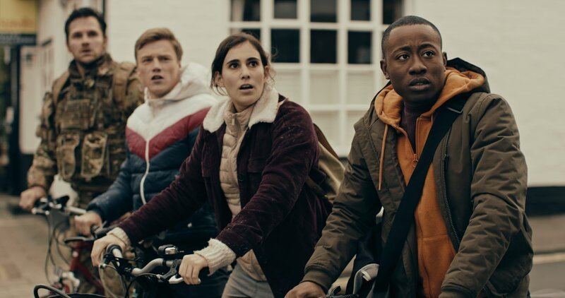 L-R: Curate (Vincent Regan), Herbert Wells (Sam Gittins), Hannah Jones (Lara Lemon) und Ogilvy Montegue (Alhaji Fofana) – Bild: Tele 5