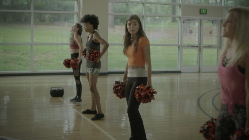 Girls practicing choreography. – Bild: TLC
