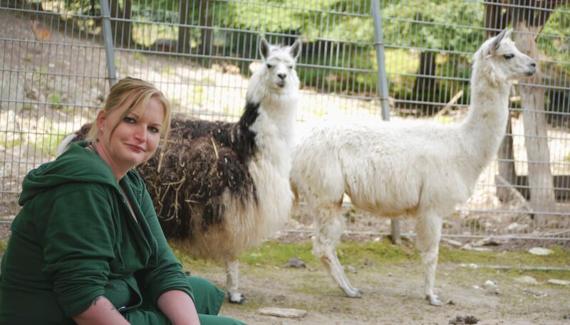 Tierpflegerin Vanessa Weinhold, aus dem Kronberger Opel-Zoo. – Bild: HR/​Antje Mergel