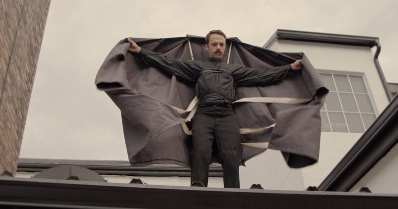 Der Traum vom Fliegen: Der österreichische Schneider Franz Reichelt will ihn wahr machen und entwickelt den ersten Wingsuit. – Bild: Honorarfrei – nur für diese Sendung bei Nennung ZDF und Go Button Media.