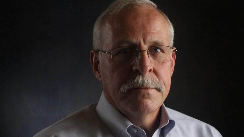 Steve Murphy, Ex-DEA-Agent, fotografiert während der Dreharbeiten in Texas.  Die Verwendung des sendungsbezogenen Materials ist nur mit dem Hinweis und Verlinkung auf RTL+ gestattet. – Bild: RTL/​ ©Two Rivers Media – Salon Pictures