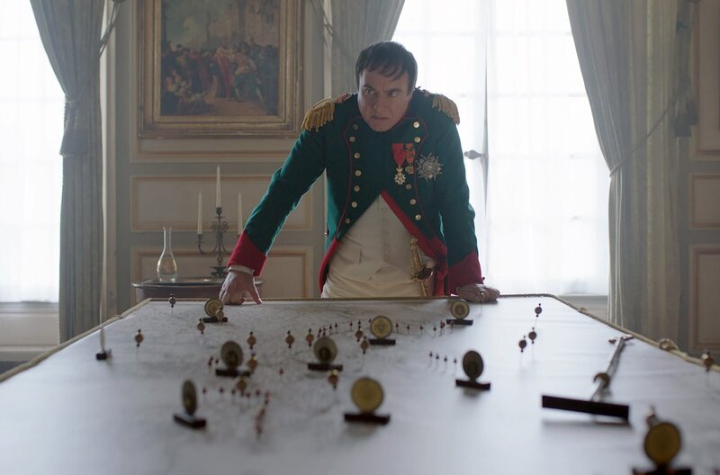 Bis zum Jahre 1812 hat Napoleon (David Sighicelli) jeden Gegner in die Knie gezwungen. Fast ganz Europa hat er unterworfen und dabei den Mythos militärischer Unbesiegbarkeit erworben. (Spielszene) – Bild: ORF/Arte/ZDF/Gruppe 5/Martin Christ Bis zum Jahre 1812 hat Napoleon (David Sighicelli) jeden Gegner in die Knie gezwungen. Fast ganz Europa hat er unterworfen und dabei den Mythos militärischer Unbesiegbarkeit erworben. (Spielszene) – Bild: ORF/Arte/ZDF/Gruppe 5/Martin Christ