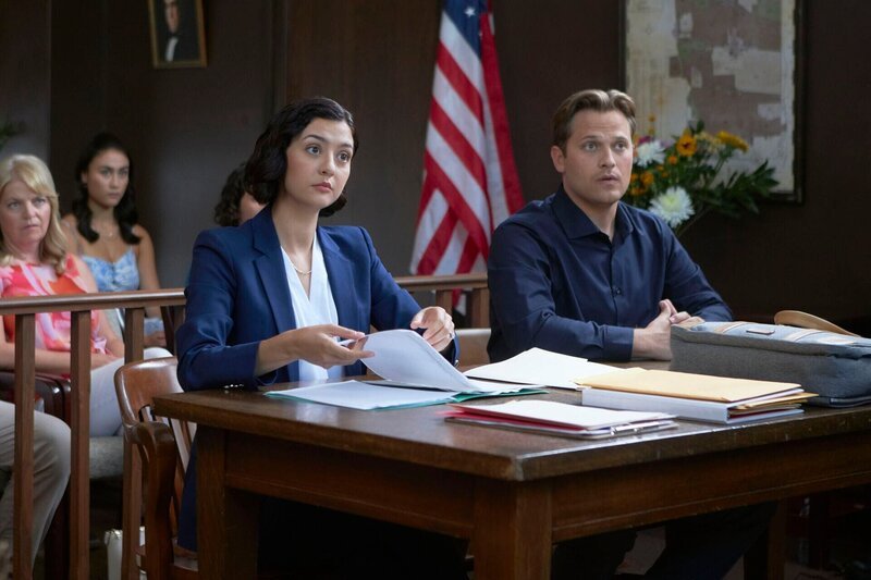 Maggie Turner (Katie Findlay) und Josh Turner (Wyatt Nash) haben sich auseinandergelebt. +++ Die Verwendung des sendungsbezogenen Materials ist nur mit dem Hinweis und Verlinkung auf RTL+ gestattet. +++ – Bild: Crown Media United States, LLC