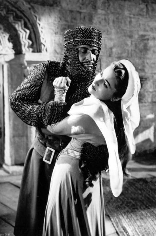 Ivanhoe, der schwarze Ritter – Bild: Warner Bros. International Television /​ Es brennt in der Burg: Hugh de Bracy (Robert Douglas) greift sich Lady Rowena (Joan Fontaine).