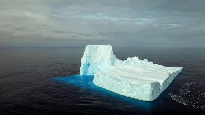 Die Entwicklung von Grönland und der Antarktis ist für Klimaforscher entscheidend. – Bild: SRF/​ZDF